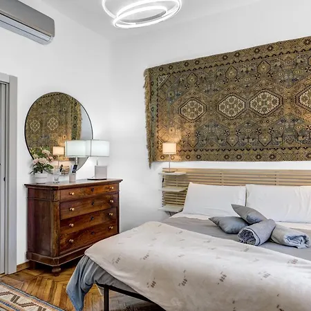 Della Rosa Centro Apartment